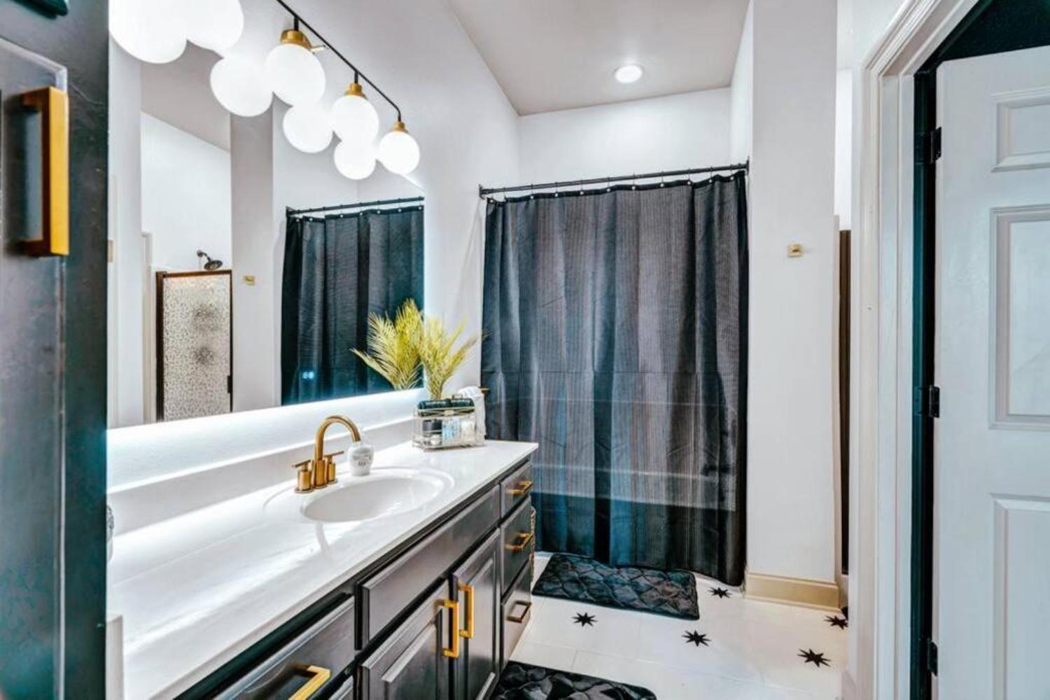 Stylish & Romantic Home, Long-Term Friendly, King Baton Rouge Exterior photo